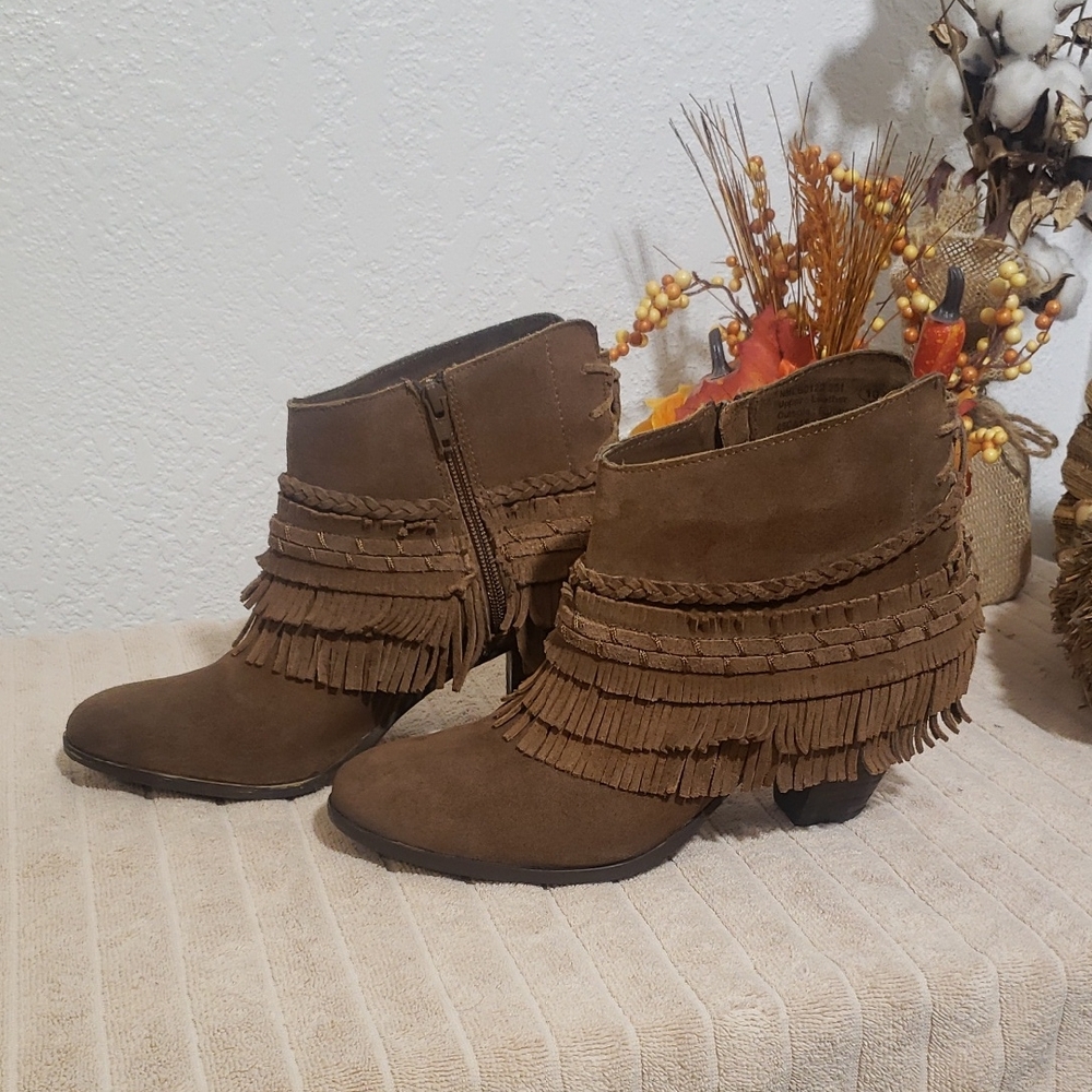 Naughty Monkey Brand Tan Or Light Brown Fringe Ankle Booties Boots, Sz 10